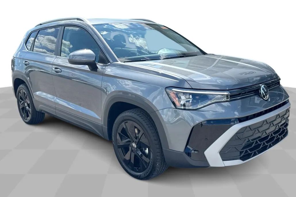 2025 Volkswagen Taos SE photo 1