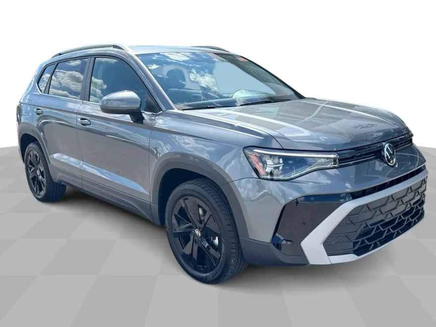 2025 Volkswagen Taos SE photo 1