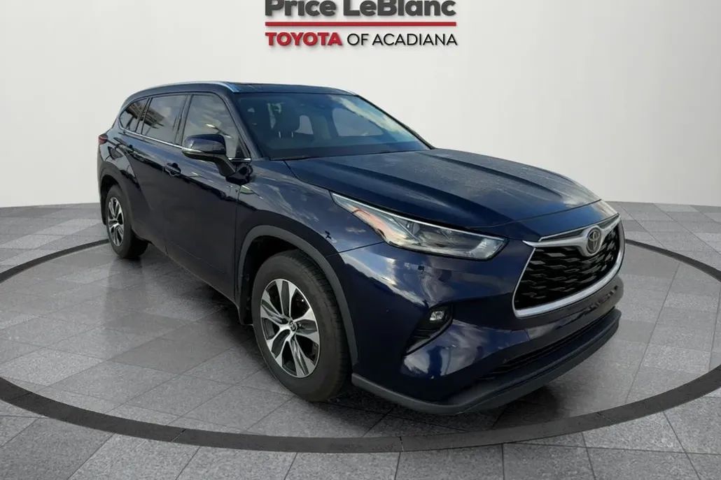 2021 Toyota Highlander XLE photo 1