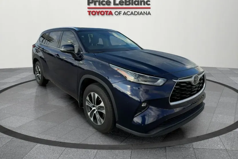 2021 Toyota Highlander XLE photo 1