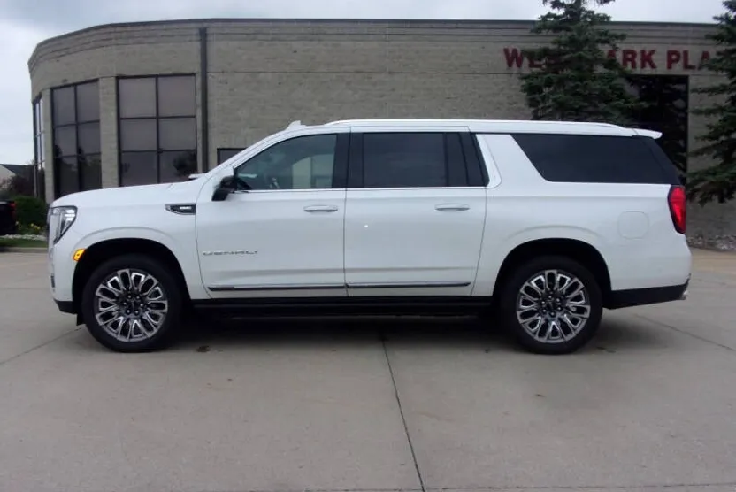 2024 Gmc Yukon XL Denali Ultimate photo 1