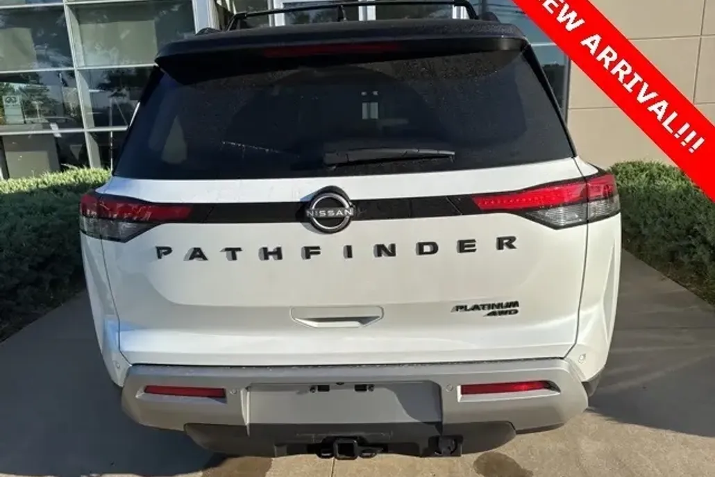 2025 Nissan Pathfinder Platinum photo 1