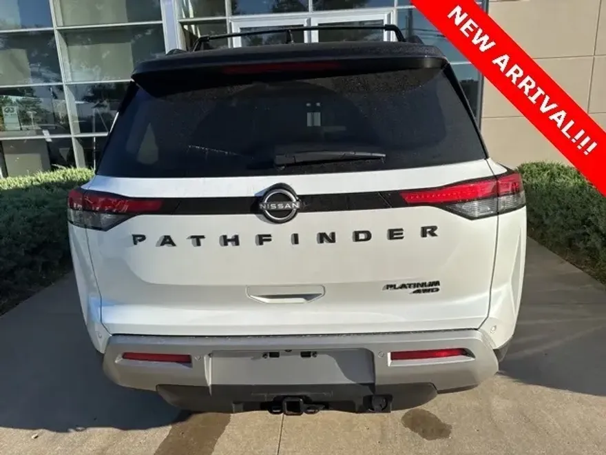 2025 Nissan Pathfinder Platinum photo 1