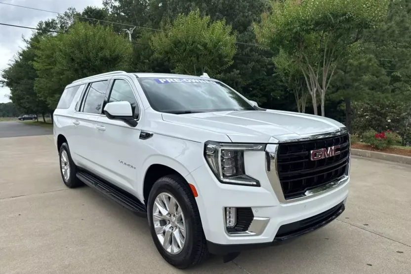 2022 Gmc Yukon XL SLE photo 1