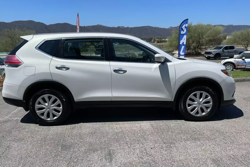 2014 Nissan Rogue S photo 1