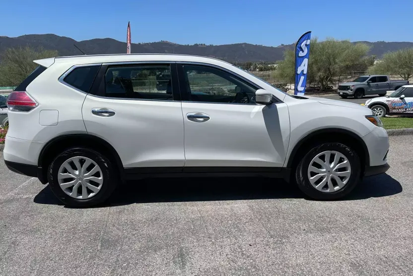 2014 Nissan Rogue S photo 1