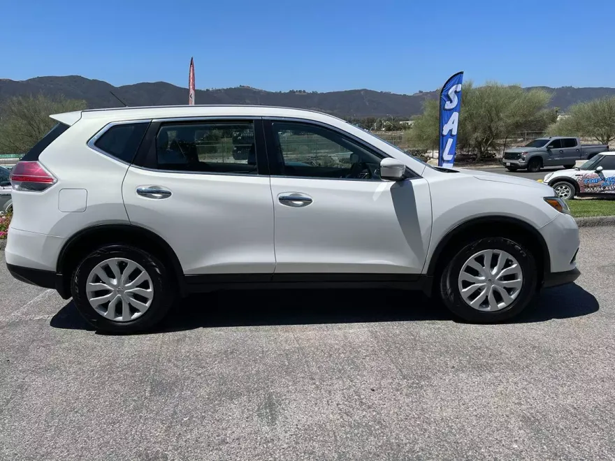 2014 Nissan Rogue S photo 1