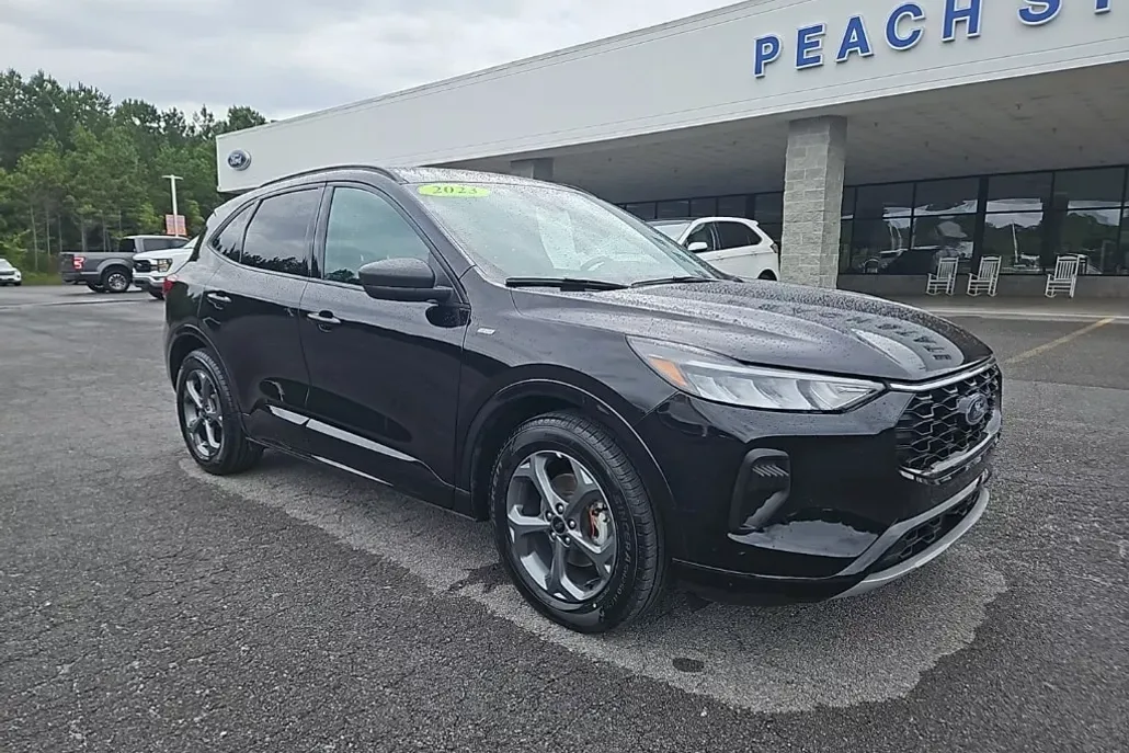 2023 Ford Escape ST-Line photo 1