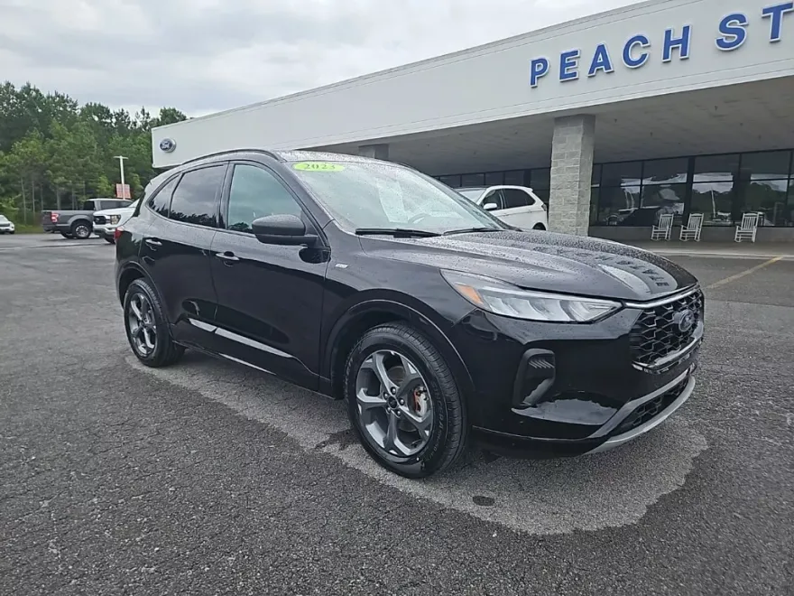 2023 Ford Escape ST-Line photo 1