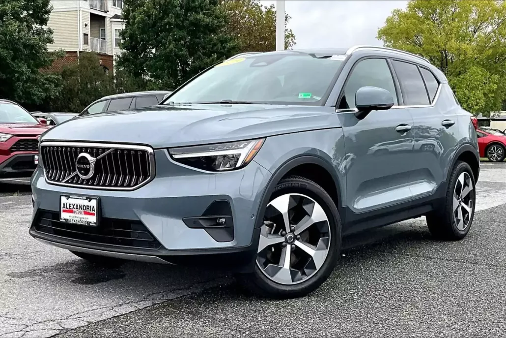 2023 Volvo XC40 Plus photo 1
