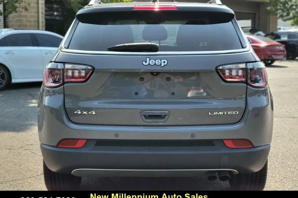 2022 Jeep Compass Limited photo 1