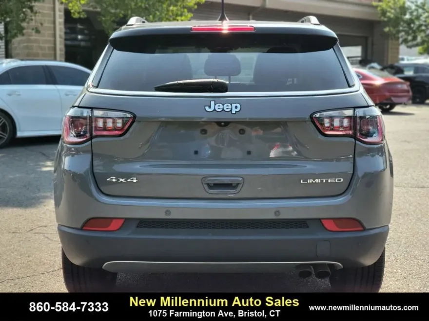 2022 Jeep Compass Limited photo 1