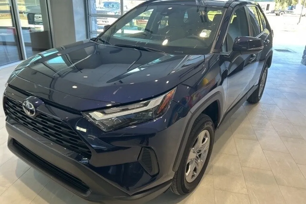 2025 Toyota RAV4 XLE photo 1