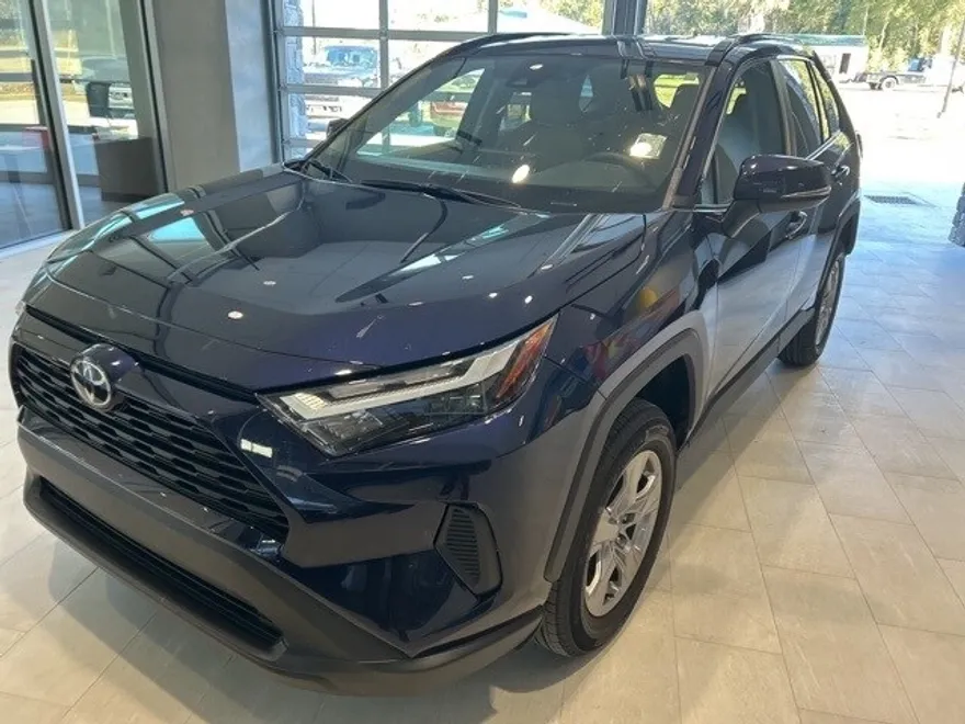 2025 Toyota RAV4 XLE photo 1
