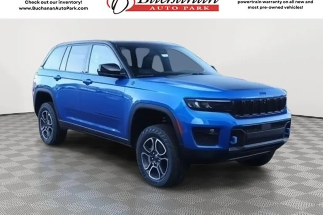 2023 Jeep Cherokee 4xe Trailhawk photo 1