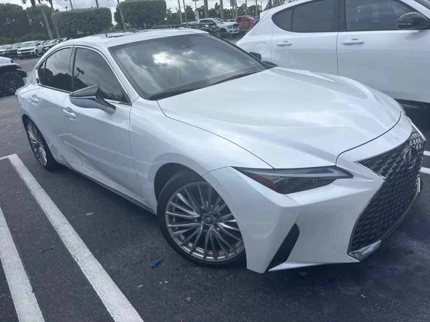 2023 Lexus IS 300 photo 1