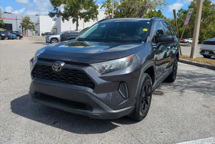 2019 Toyota RAV4 LE photo 1
