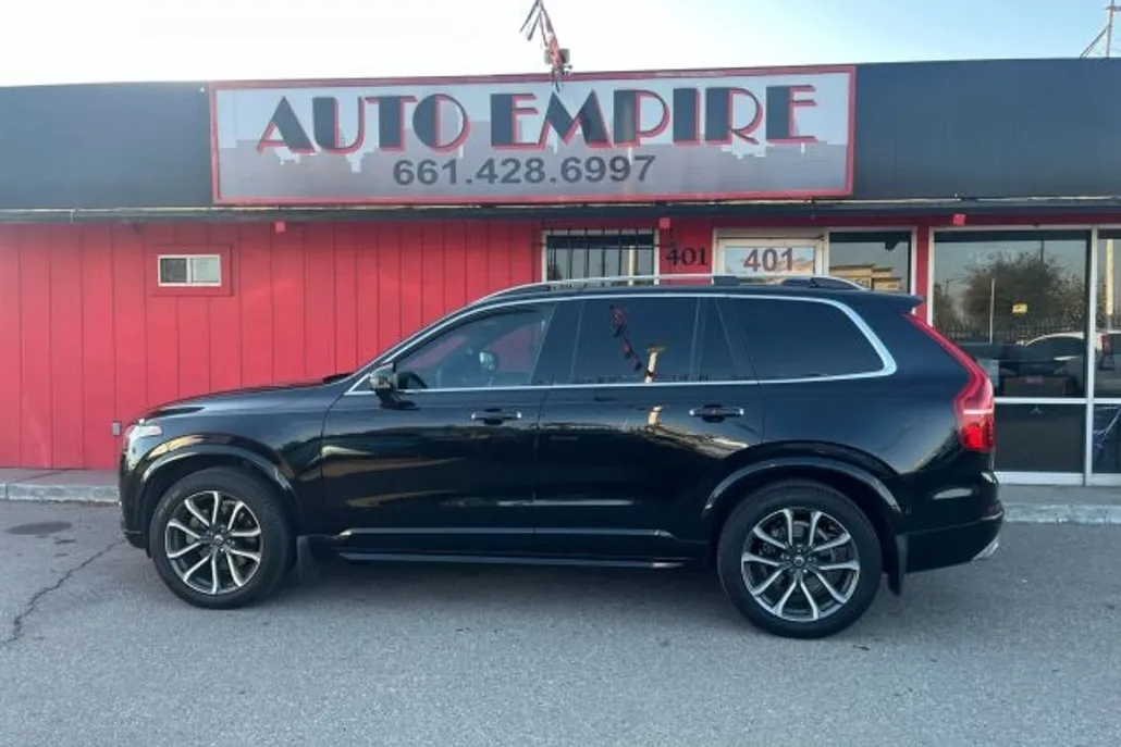2018 Volvo XC90 T6 Momentum Sport photo 1