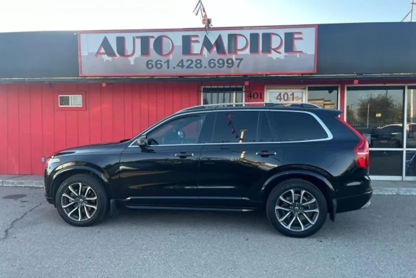 2018 Volvo XC90 T6 Momentum Sport photo 1
