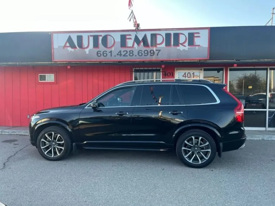 2018 Volvo XC90 T6 Momentum Sport photo 1
