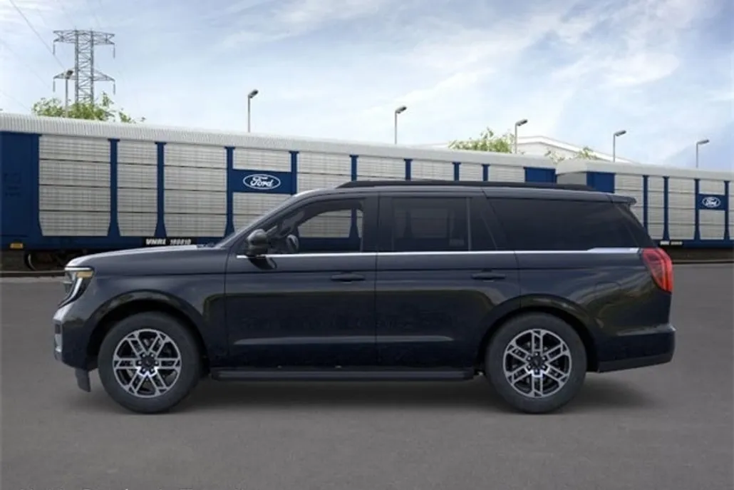 2025 Ford Expedition photo 1