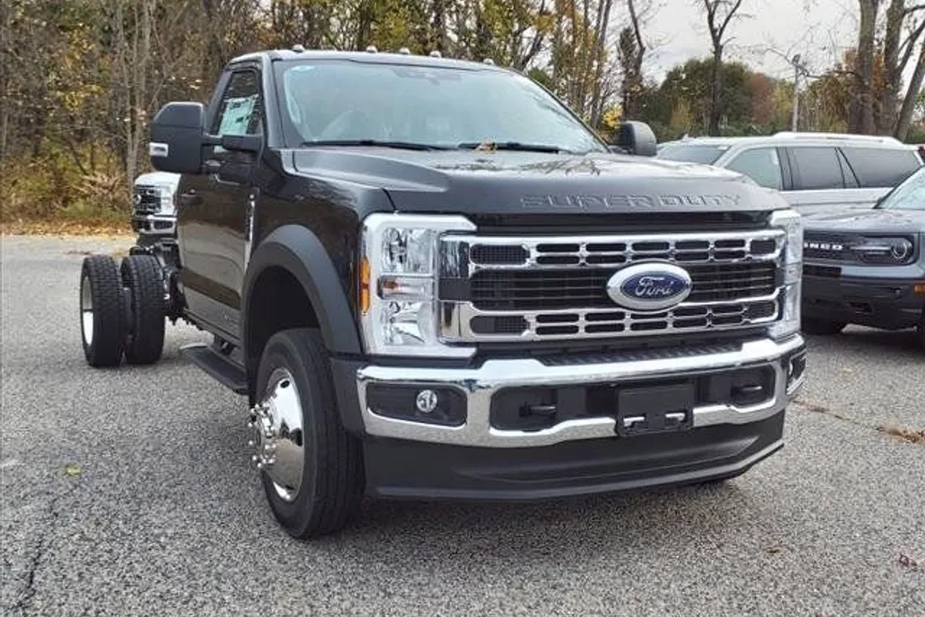 2024 Ford F-550 photo 1