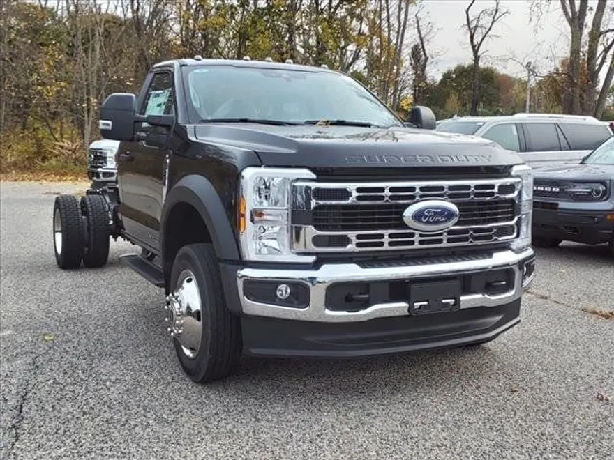 2024 Ford F-550 photo 1