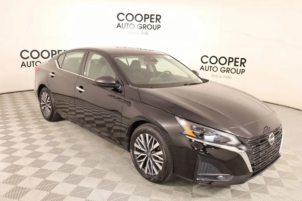 2024 Nissan Altima 2.5 SV photo 1
