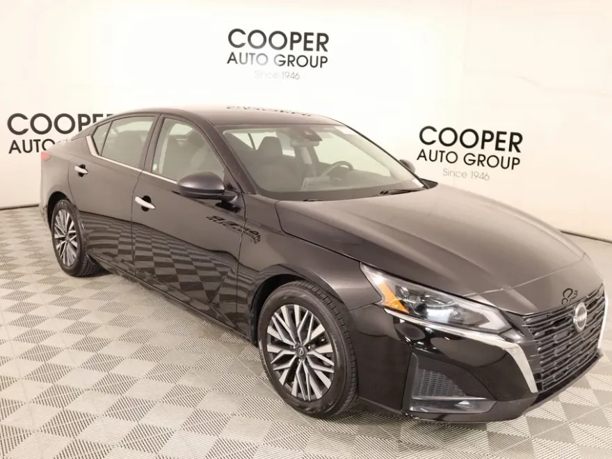 2024 Nissan Altima 2.5 SV photo 1