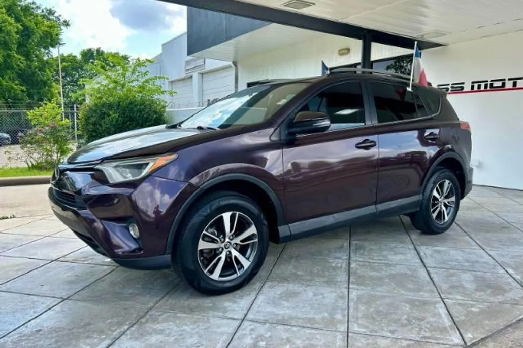 2018 Toyota RAV4 XLE photo 1