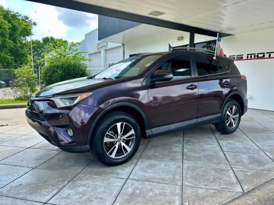 2018 Toyota RAV4 XLE photo 1