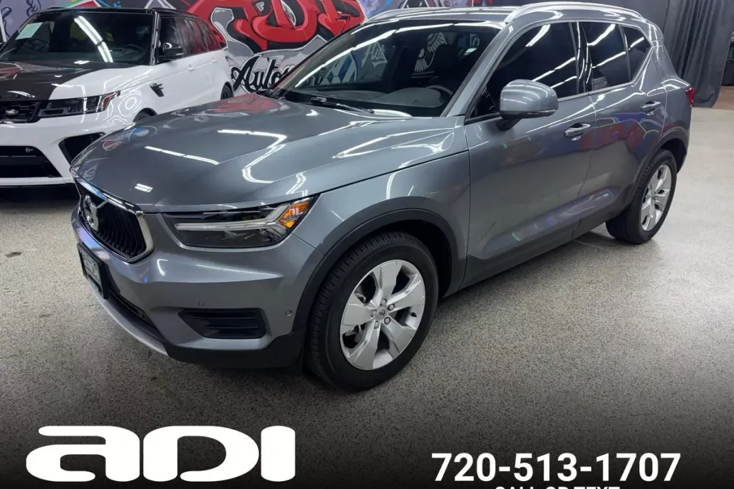 2019 Volvo XC40 T5 Momentum photo 1