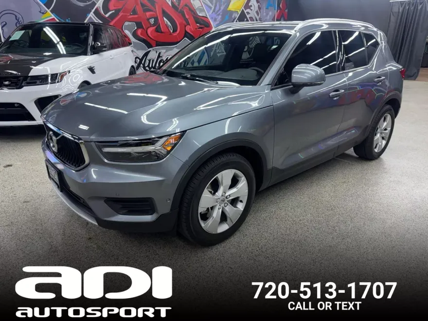 2019 Volvo XC40 T5 Momentum photo 1