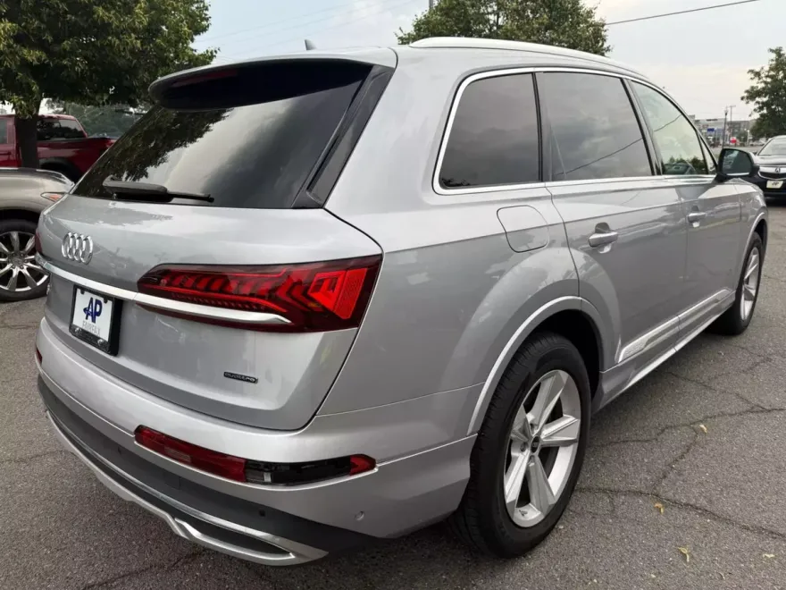 2022 Audi Q7 45 Premium Plus photo 6