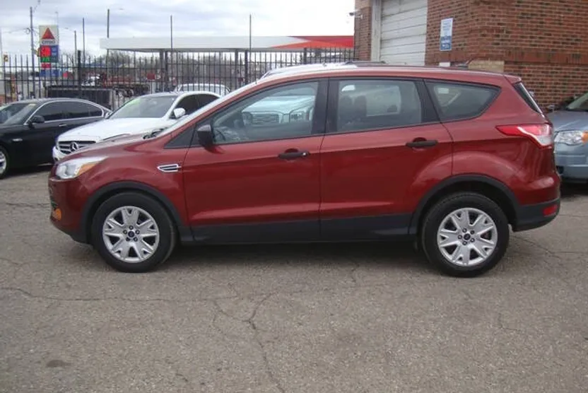 2015 Ford Escape S photo 1
