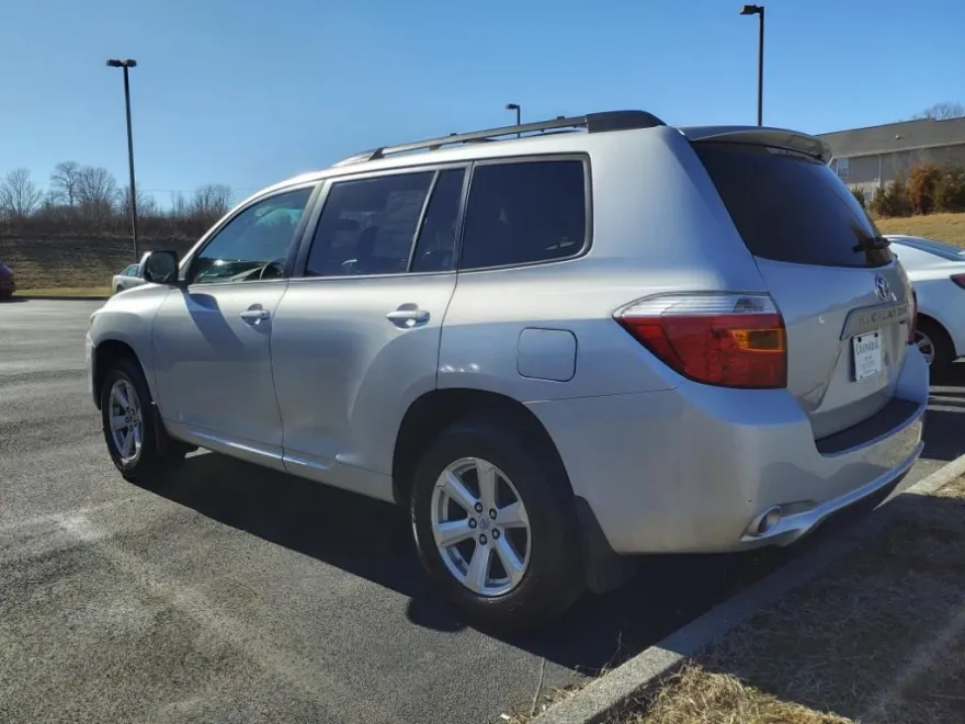 2010 Toyota Highlander Base photo 1