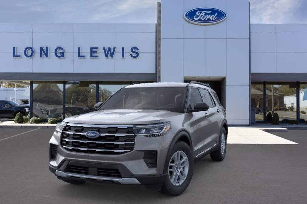 2025 Ford Explorer photo 1