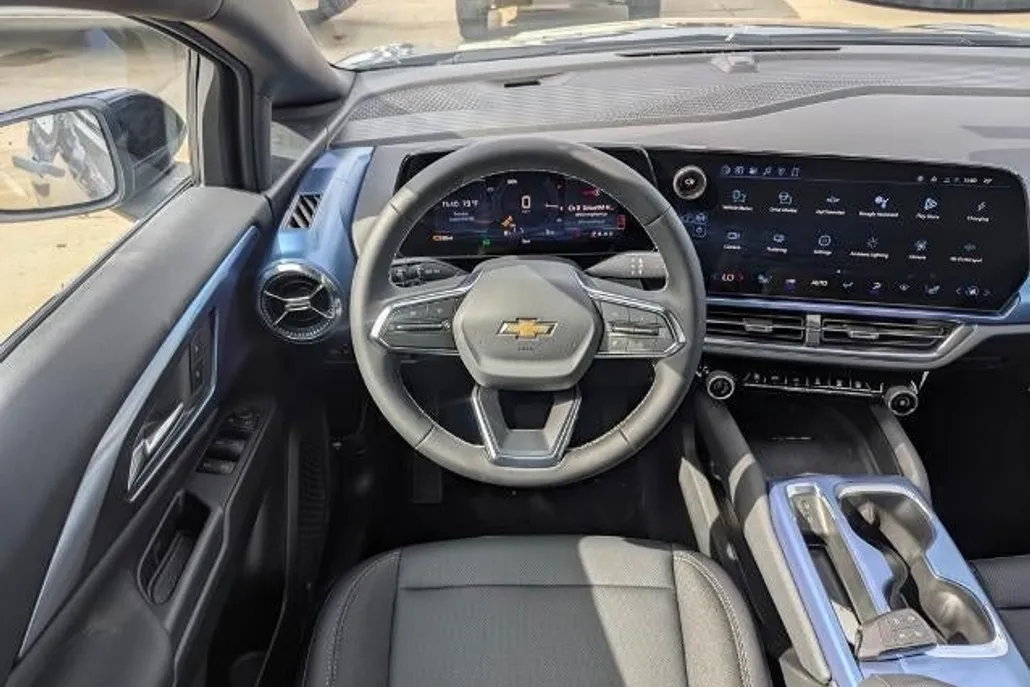 2026 Chevrolet Equinox EV 1LT photo 1