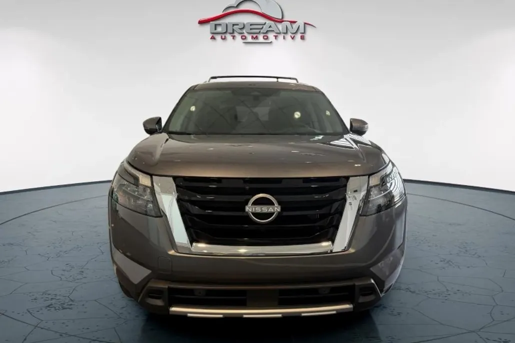 2025 Nissan Pathfinder Platinum photo 1