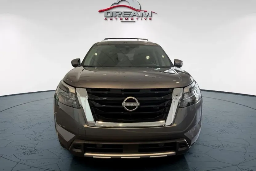 2025 Nissan Pathfinder Platinum photo 1