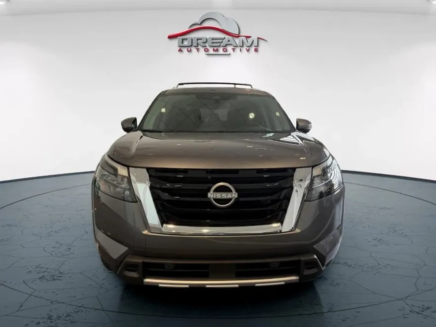 2025 Nissan Pathfinder Platinum photo 1