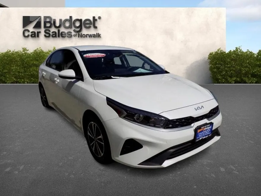 2024 Kia Forte LXS photo 1