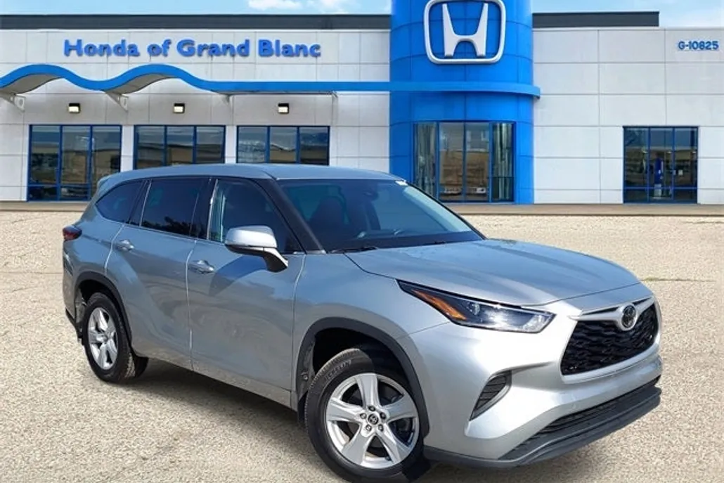 2021 Toyota Highlander L photo 1