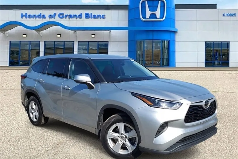 2021 Toyota Highlander L photo 1