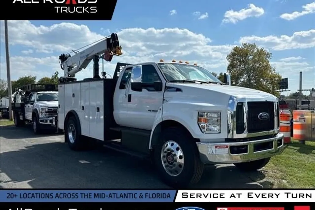 2025 Ford F-750 Base photo 1