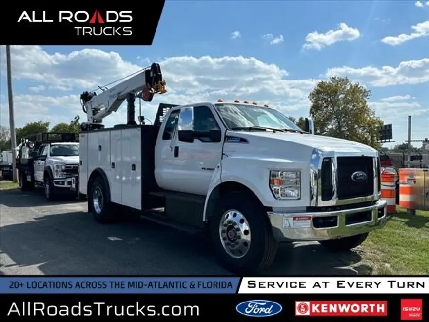 2025 Ford F-750 Base photo 1