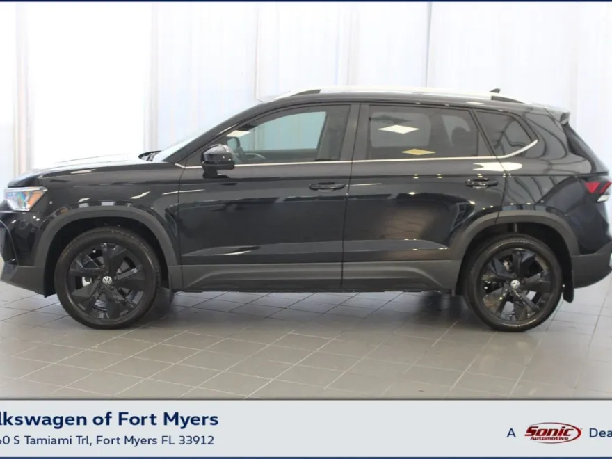 2025 Volkswagen Taos SE photo 1