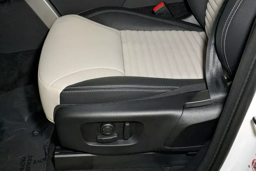 2025 Land Rover Discovery S photo 1
