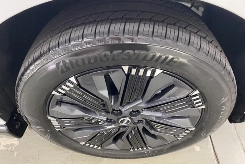2025 Nissan Murano Platinum photo 1