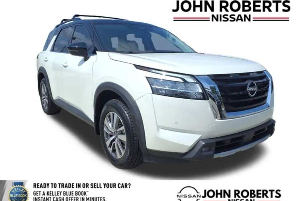 2022 Nissan Pathfinder SL photo 1